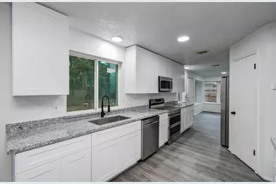 5006 Village Springs Drive, Houston, TX 77339 - Photo 27