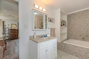 711 S 6th St, Nederland, TX 77627 - Photo 19