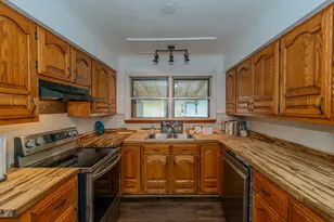 711 S 6th St, Nederland, TX 77627 - Photo 13