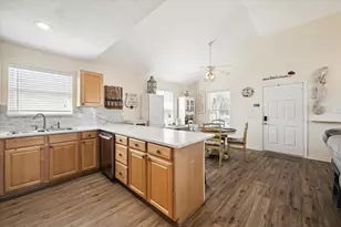 4003 Reeves Dr, Galveston, TX 77554 - Photo 9