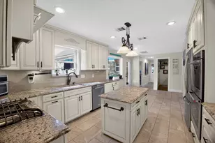 5431 Pine Arbor Dr, Houston, TX 77066 - Photo 9