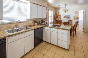 7918 Fairdale Ln, Houston, TX 77063 - Photo 19