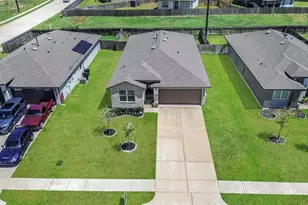 14734 Sweetwater Dr, Baytown, TX 77523 - Photo 3
