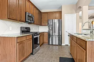 8618 E Highlands Crossing, Highlands, TX 77562 - Photo 11