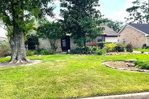 2310 Brooktree Dr, Houston, TX 77008 - Photo 9