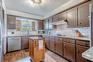 2310 Brooktree Dr, Houston, TX 77008 - Photo 11