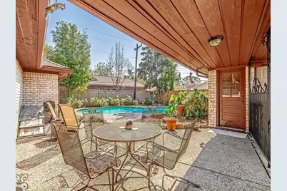 2310 Brooktree Drive, Houston, TX 77008 - Photo 3