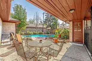 2310 Brooktree Dr, Houston, TX 77008 - Photo 3