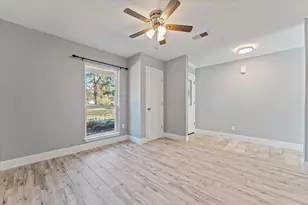 215 Hillcrest Dr, Conroe, TX 77303 - Photo 5