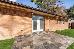 215 Hillcrest Dr, Conroe, TX 77303 - Photo 23