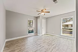 215 Hillcrest Dr, Conroe, TX 77303 - Photo 17