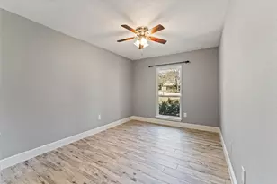 215 Hillcrest Dr, Conroe, TX 77303 - Photo 15