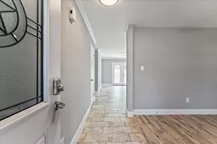 215 Hillcrest Dr, Conroe, TX 77303 - Photo 3