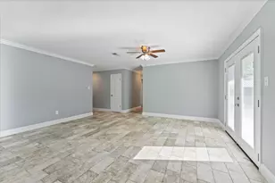 215 Hillcrest Dr, Conroe, TX 77303 - Photo 7