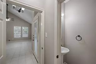 10 Hancock St, Conroe, TX 77301 - Photo 9