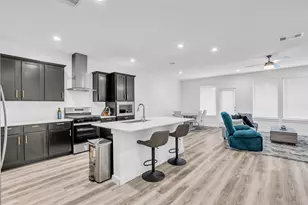 3227 Creston Gate Dr, Houston, TX 77047 - Photo 3