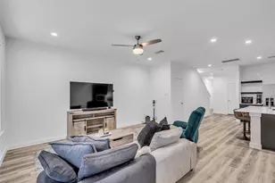 3227 Creston Gate Dr, Houston, TX 77047 - Photo 7