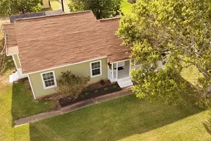 910 Brockman St, Clute, TX 77531 - Photo 3