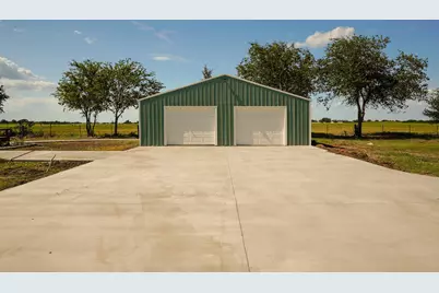 5688 Falke-Heinrich Rd, Schulenburg, TX 78956 - Photo 11