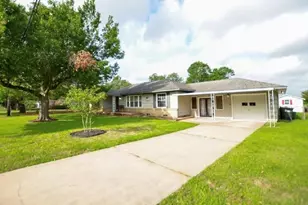1116 N Meyer St, Sealy, TX 77474 - Photo 1
