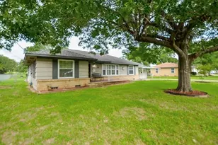 1116 N Meyer St, Sealy, TX 77474 - Photo 3