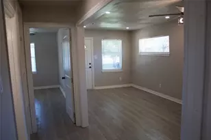 1323 E 32nd 1/2 St, Houston, TX 77022 - Photo 15