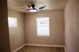 1323 E 32nd 1/2 St, Houston, TX 77022 - Photo 17