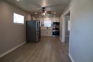 1323 E 32nd 1/2 St, Houston, TX 77022 - Photo 3