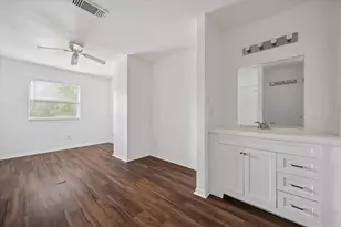 768 Memorial Mews St, Houston, TX 77079 - Photo 9