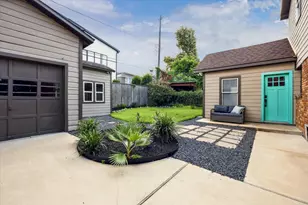 1935 W McKinney St, Houston, TX 77019 - Photo 27