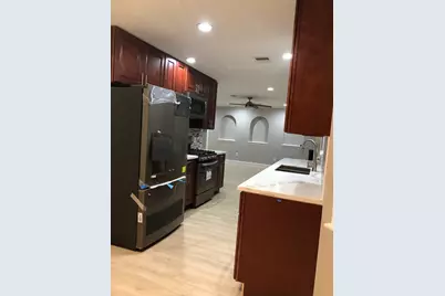 10667 Hazelhurst Drive E, Houston, TX 77043 - Photo 11