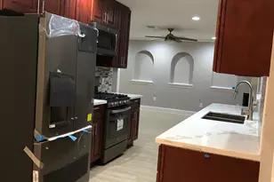 10667 Hazelhurst Dr E, Houston, TX 77043 - Photo 11