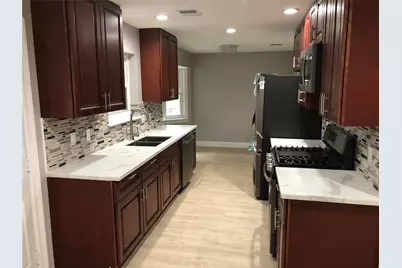 10667 Hazelhurst Drive E, Houston, TX 77043 - Photo 9