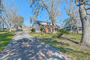 444 Southern Oaks Dr, Lake Jackson, TX 77566 - Photo 1