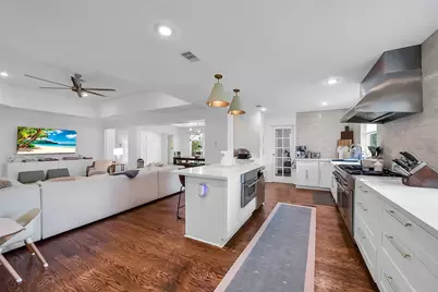 2503 Stoney Brook Drive, Houston, TX 77063 - Photo 11