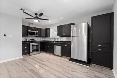 2 Ground Brier Court, The Woodlands, TX 77381 - Photo 3