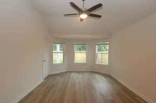 985 Garden Path Dr, Willis, TX 77378 - Photo 9