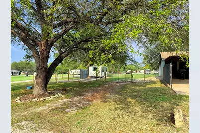 821 S Mill Street, Flatonia, TX 78941 - Photo 17