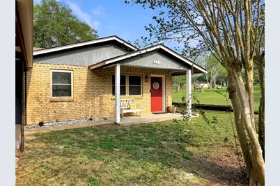 821 S Mill Street, Flatonia, TX 78941 - Photo 1