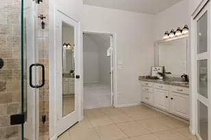 67 N Old Cedar Cir, The Woodlands, TX 77382 - Photo 17