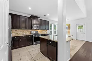 219 Myrtle Dr, Baytown, TX 77520 - Photo 13