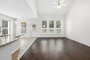 219 Myrtle Dr, Baytown, TX 77520 - Photo 11