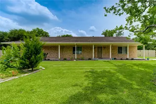 2465 Ryan Dr, Alvin, TX 77511 - Photo 3