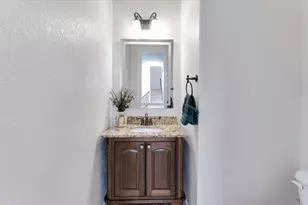 3 N Fair Manor Cir, The Woodlands, TX 77382 - Photo 9