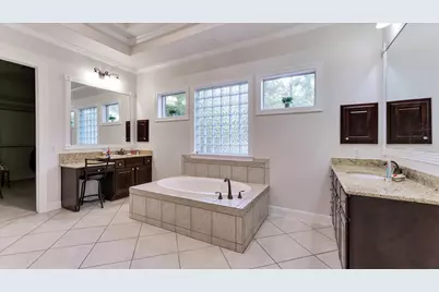3 N Fair Manor Circle, The Woodlands, TX 77382 - Photo 21