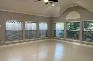 417 Forest Pines Ct, Friendswood, TX 77546 - Photo 5