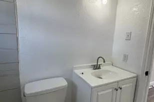 923 Knight St, Houston, TX 77022 - Photo 5