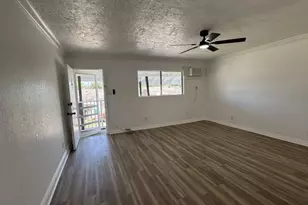 923 Knight St, Houston, TX 77022 - Photo 3