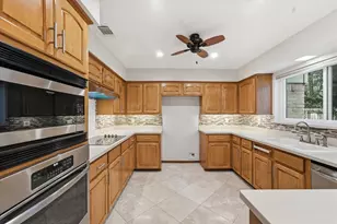 2 Rambling Wood Ct, The Woodlands, TX 77380 - Photo 11