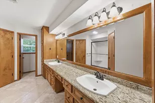 2 Rambling Wood Ct, The Woodlands, TX 77380 - Photo 17